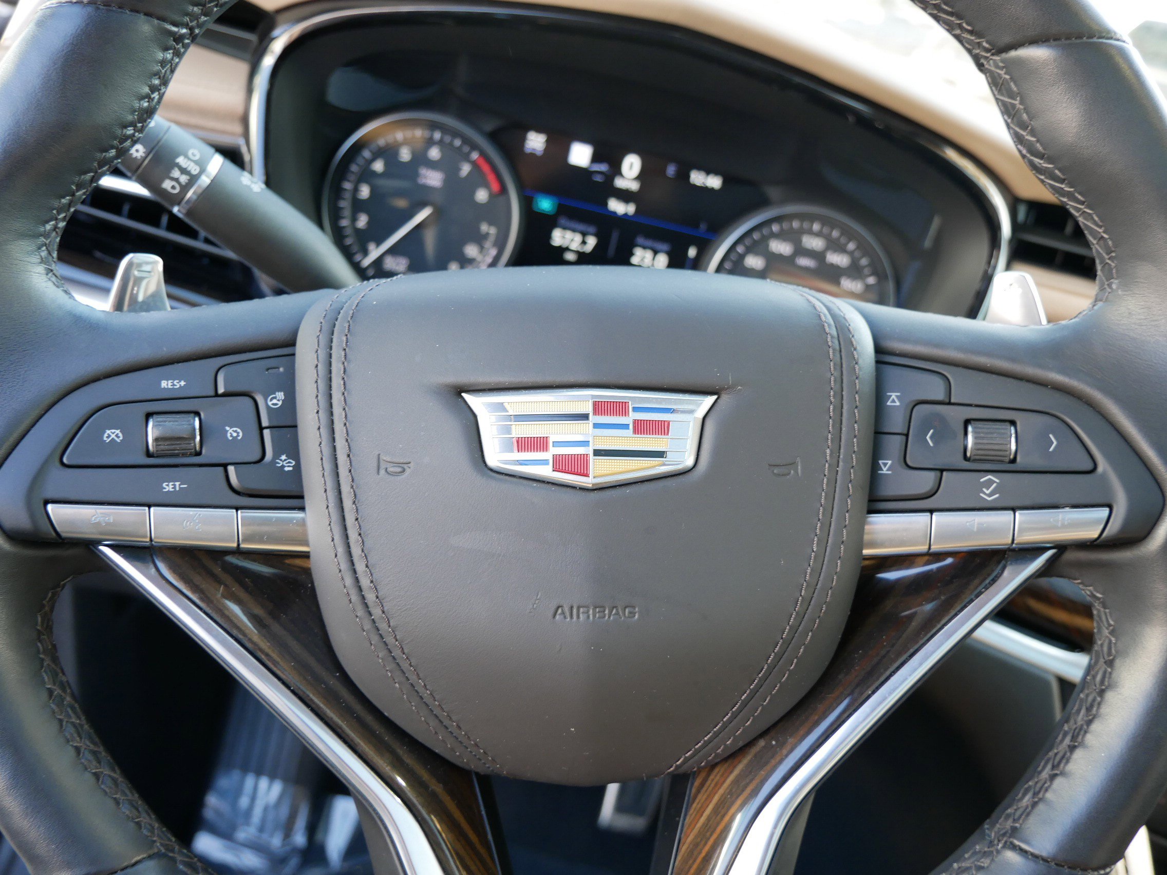 Used 2024 Cadillac XT6 Sport w/ Platinum Package image 17