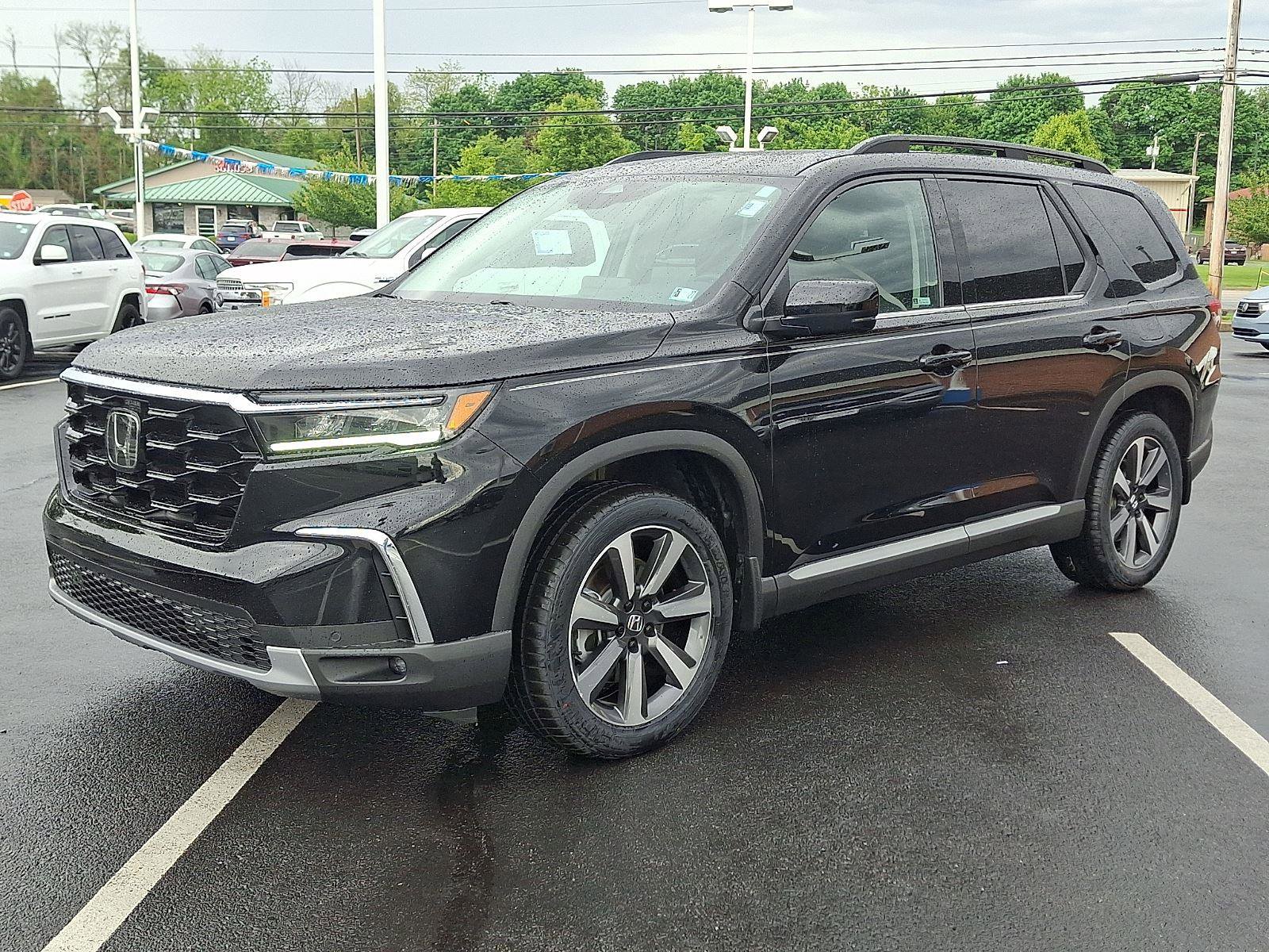 Used 2024 Honda Pilot Touring image 3