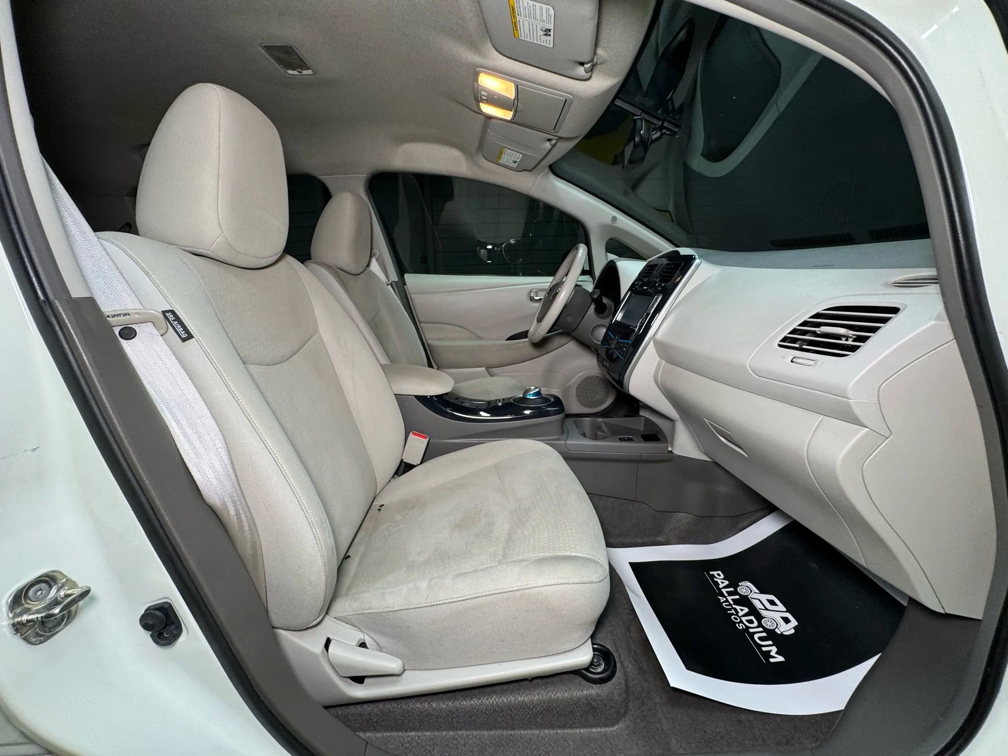 Used 2012 Nissan Leaf SV image 47