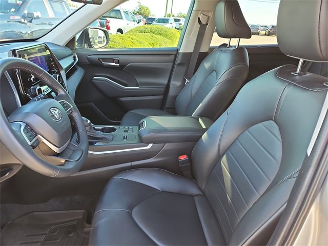 Used 2024 Toyota Highlander XLE image 15