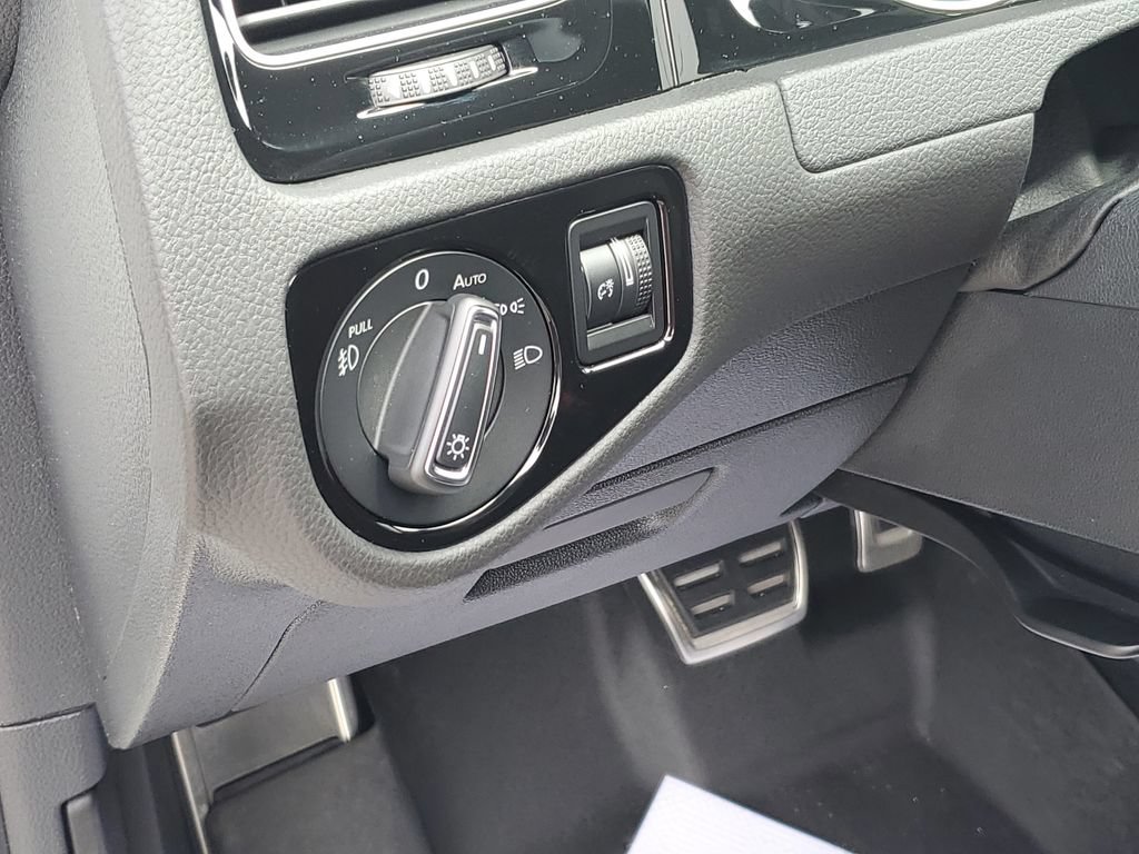 Used 2021 Volkswagen GTI S FWD image 9