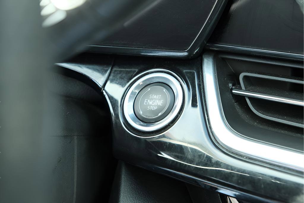 Used 2025 Chevrolet Trax RS w/ Sunroof Package image 13