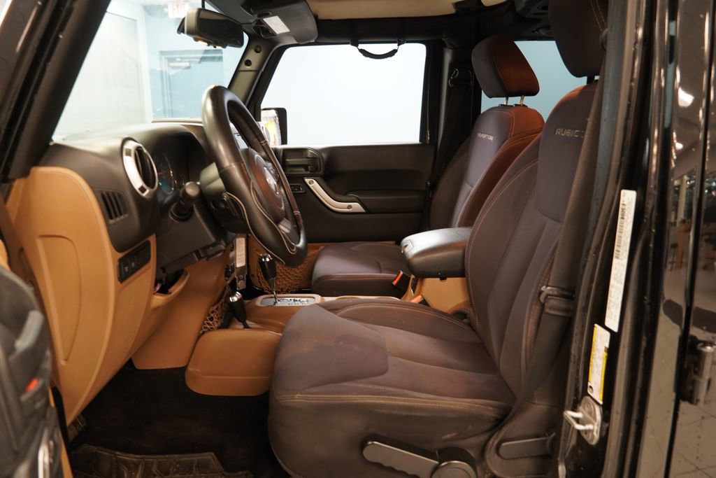 Used 2013 Jeep Wrangler Unlimited Rubicon w/ Connectivity Group image 5