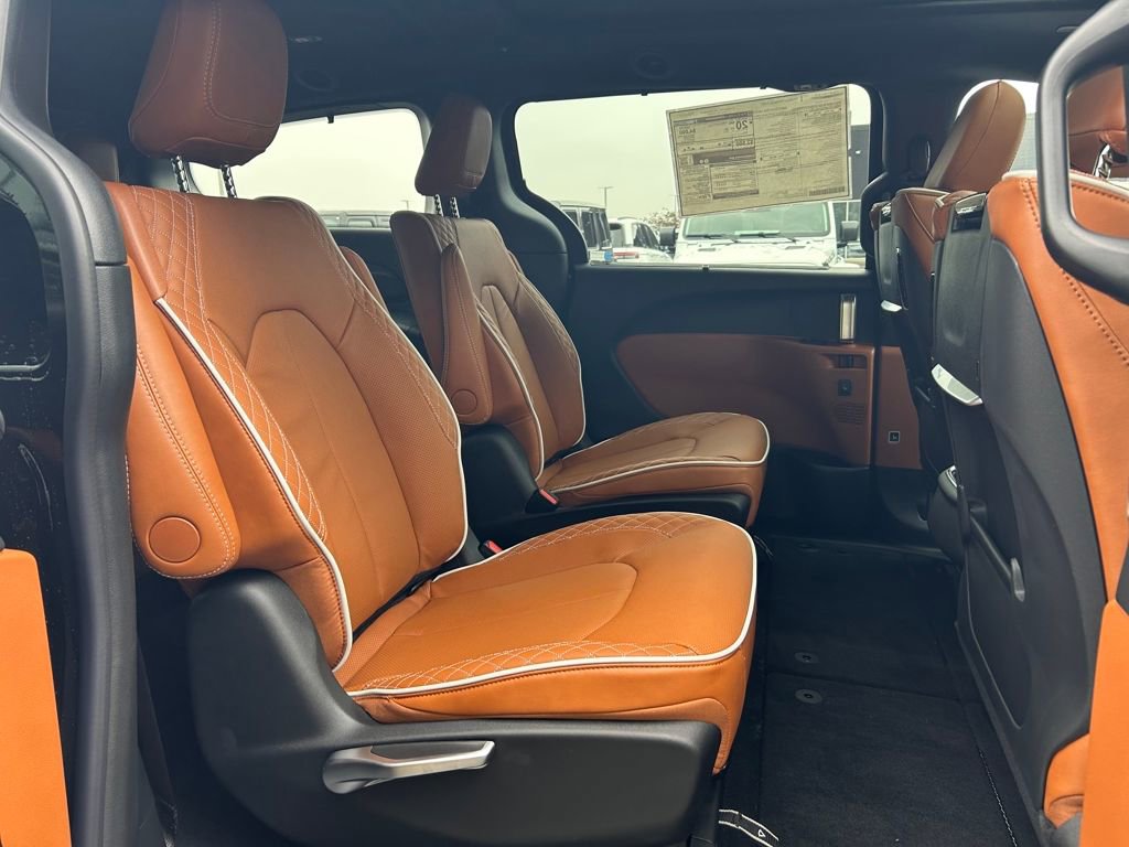 New 2026 Chrysler Pacifica Pinnacle image 28