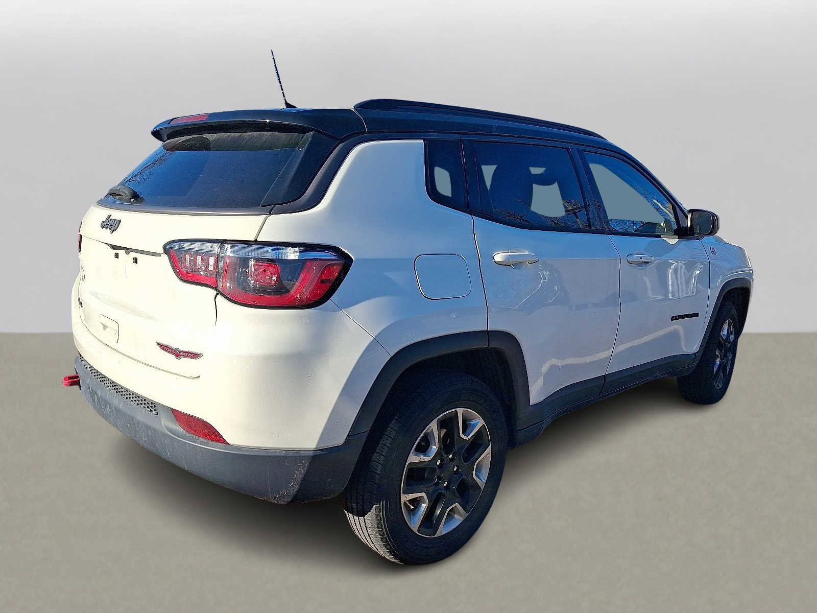 Used 2018 Jeep Compass Trailhawk image 3