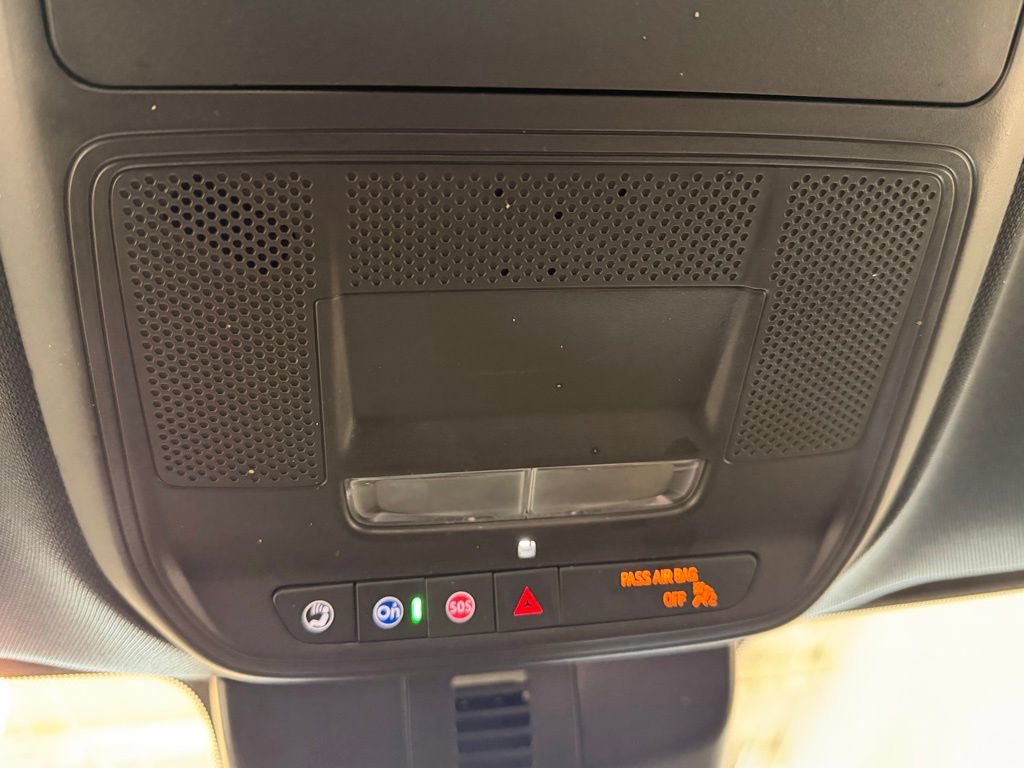 Used 2025 Chevrolet Traverse LT image 19