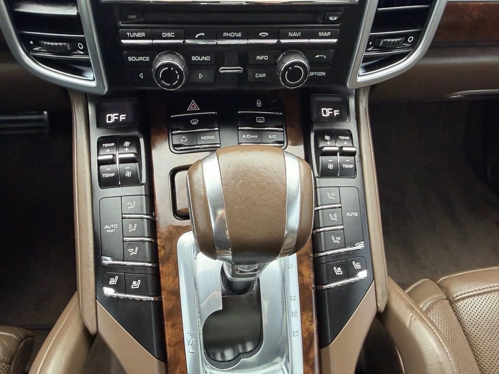 Used 2012 Porsche Cayenne Turbo image 40