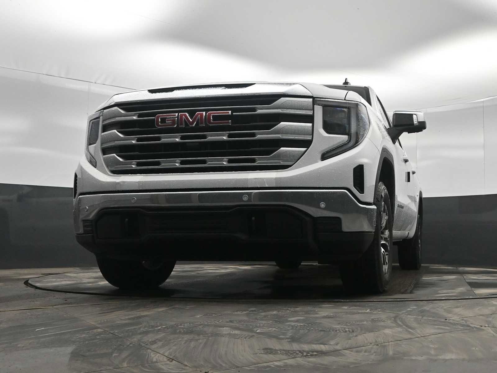 New 2026 GMC Sierra 1500 SLE w/ Preferred Package AWD/4WD image 32
