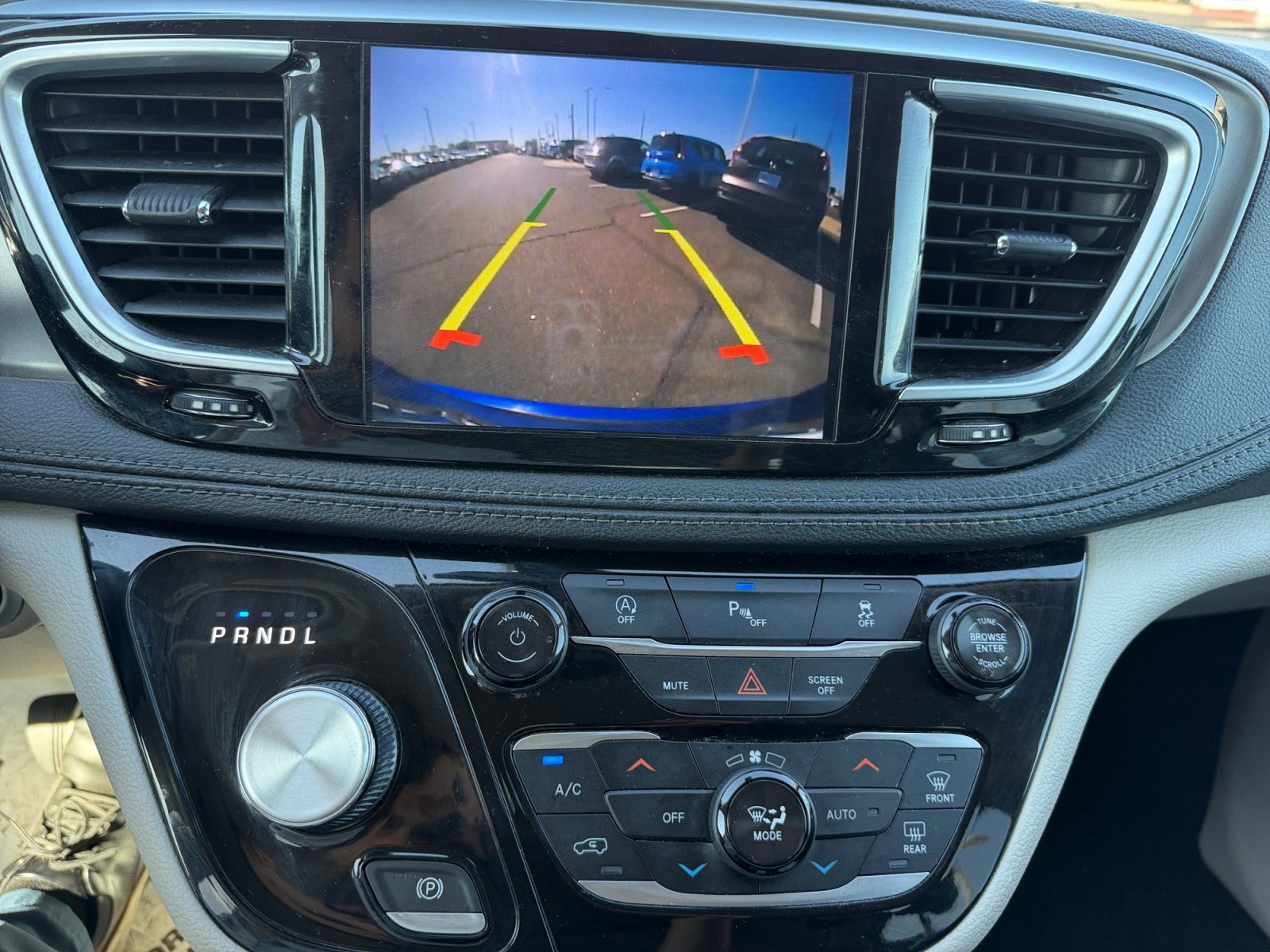 Used 2018 Chrysler Pacifica Limited FWD image 29