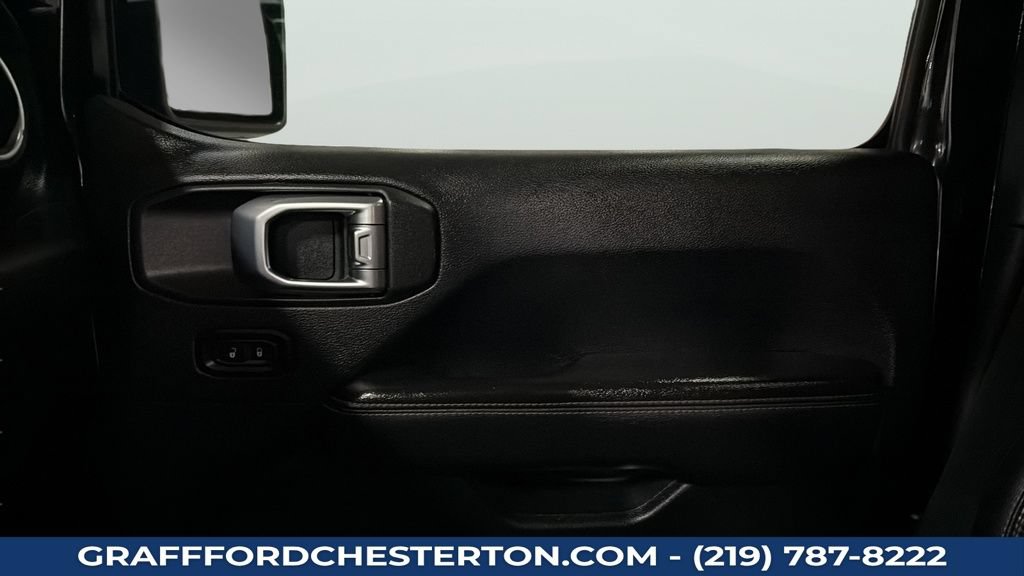 Used 2018 Jeep Wrangler Unlimited Sahara AWD/4WD image 13