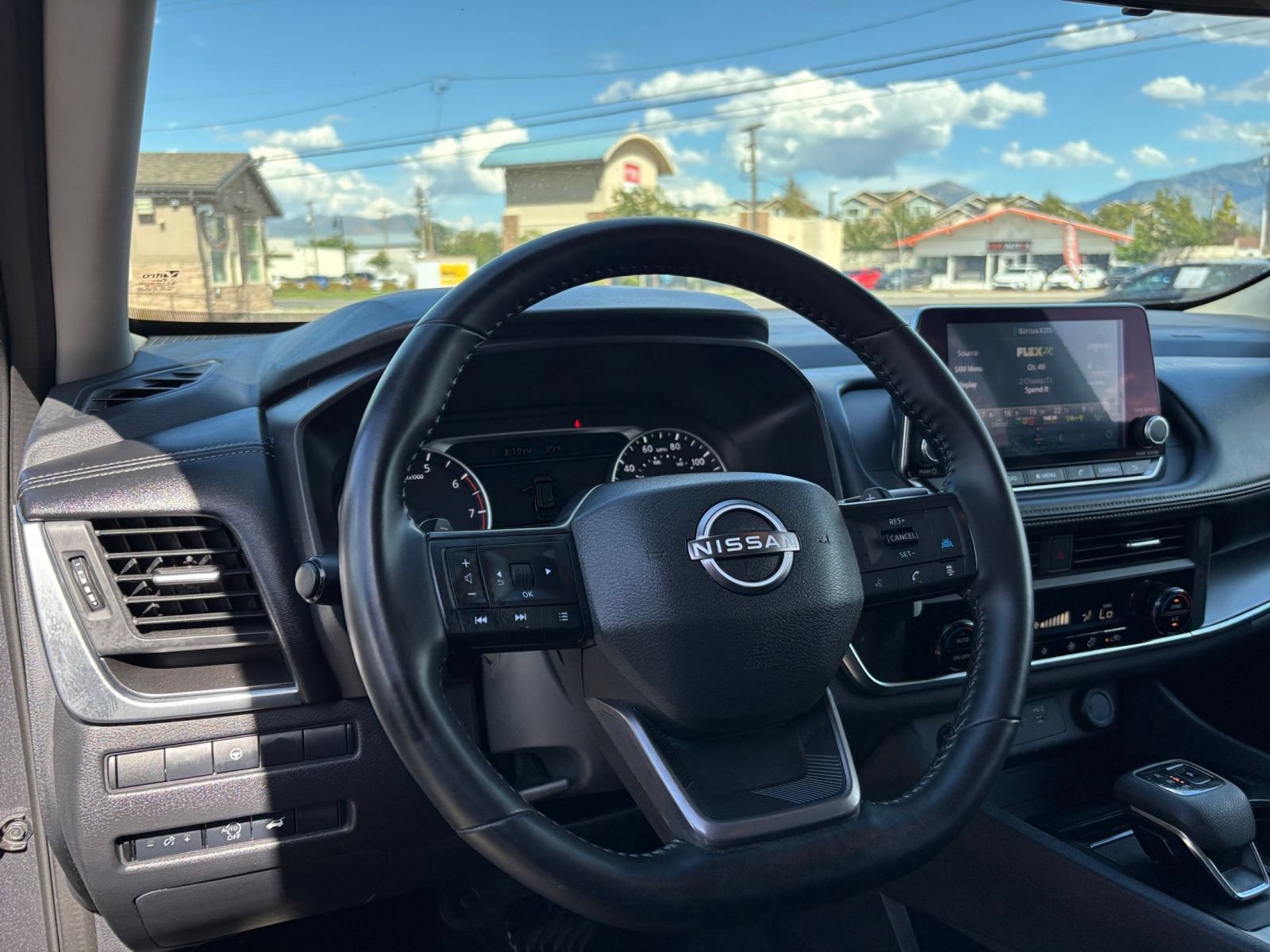 Used 2025 Nissan Rogue SV AWD/4WD image 35