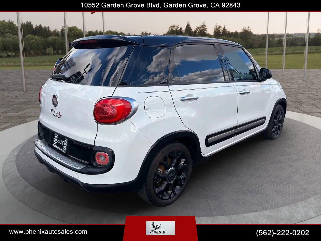 Used 2017 FIAT 500L Trekking w/ Dual-Pane Sunroof Package image 10