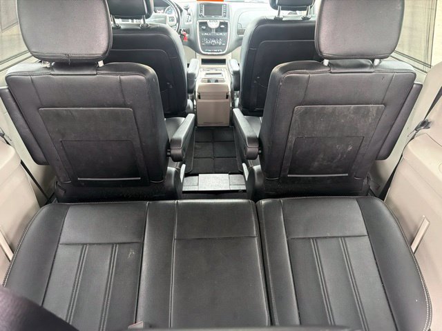 Used 2015 Chrysler Town & Country Touring FWD image 15