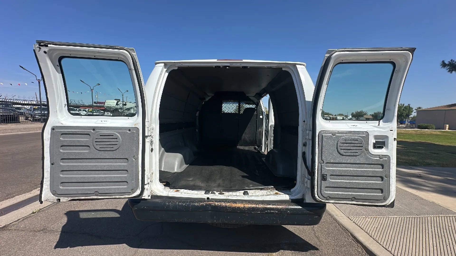 Used 2008 Ford E-250 and Econoline 250 RWD image 10