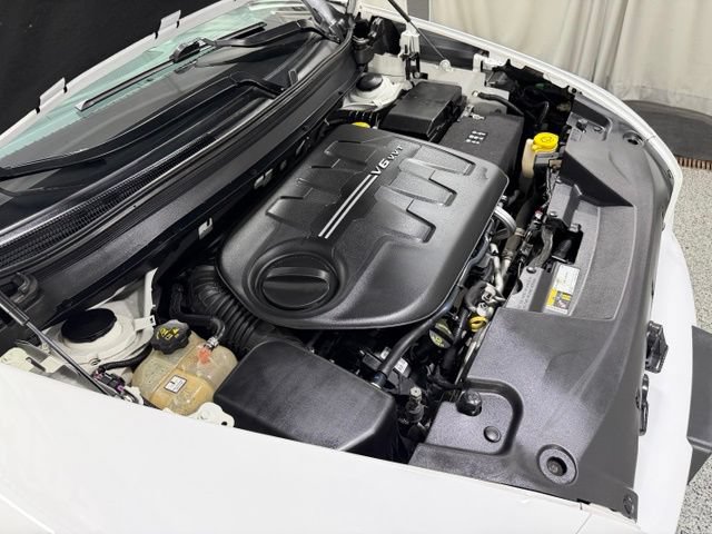 Used 2017 Jeep Cherokee Overland w/ Technology Group AWD/4WD image 27