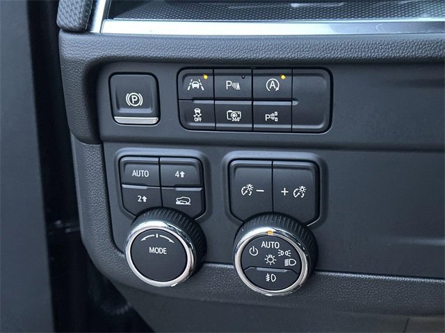 Used 2025 Chevrolet Suburban RST image 16