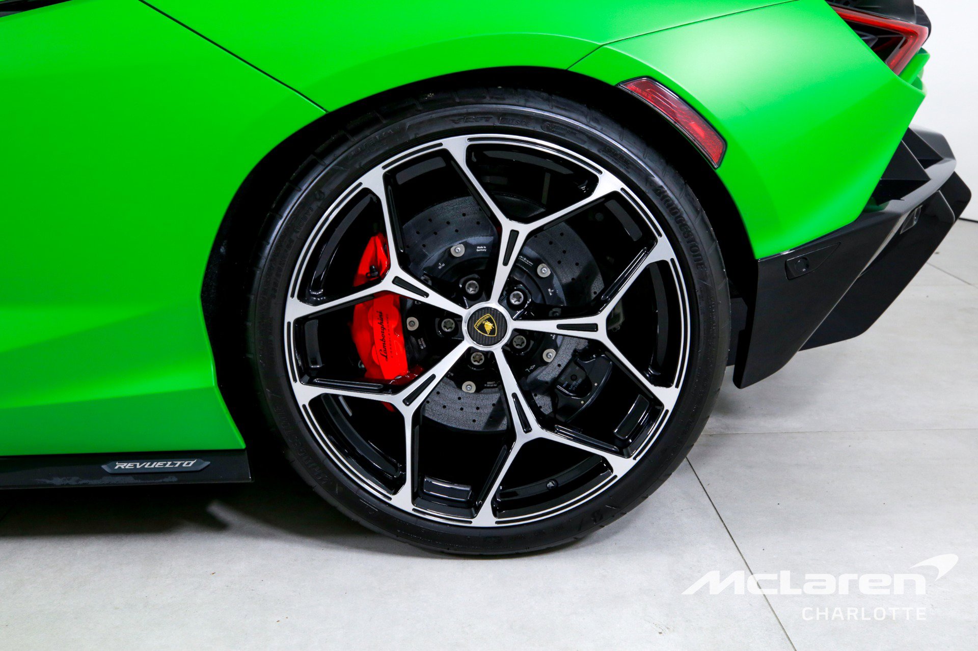 Used 2024 Lamborghini Revuelto image 25