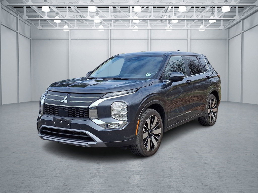 Used 2025 Mitsubishi Outlander SE