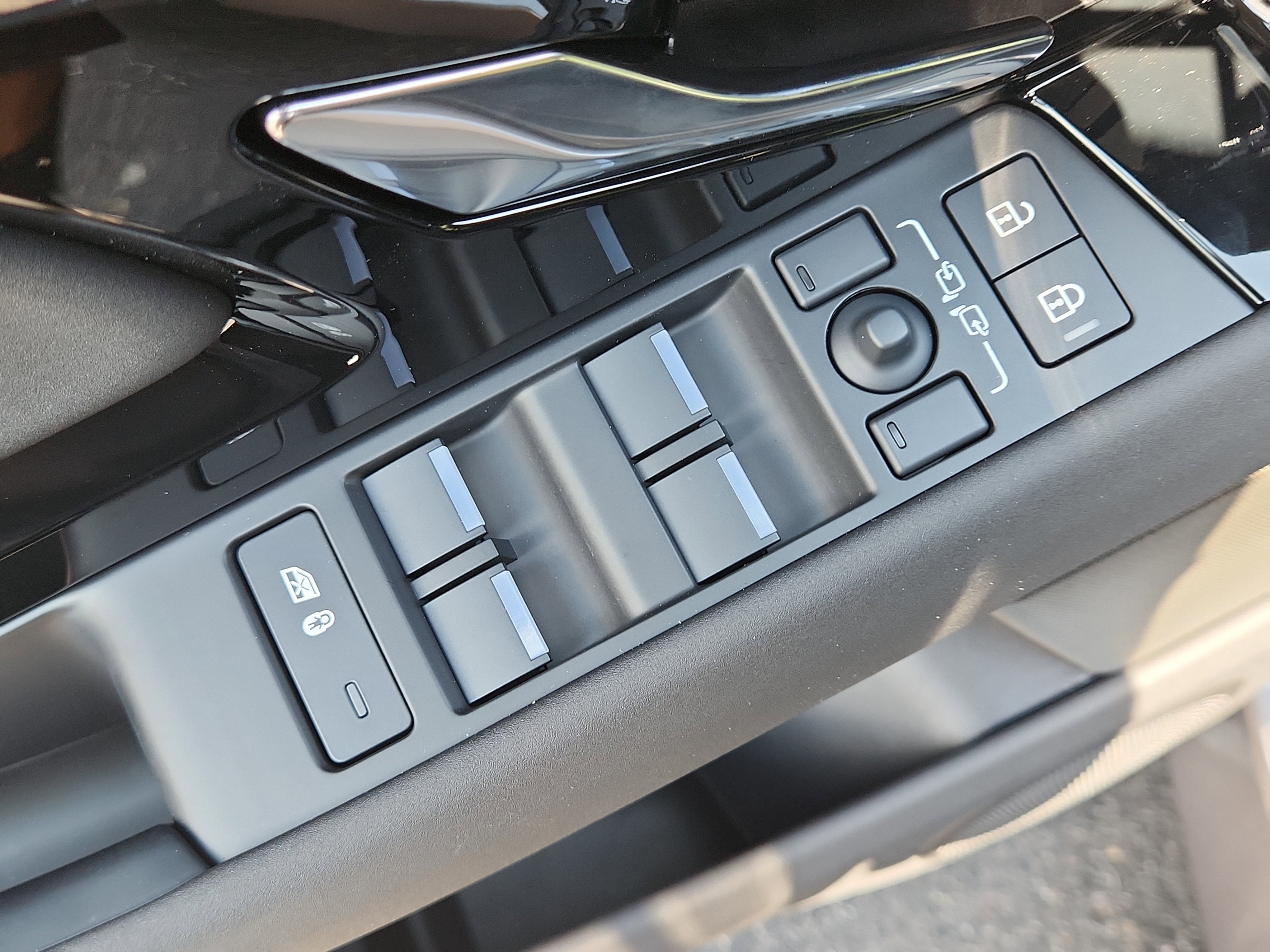 New 2026 Land Rover Range Rover Evoque S image 8