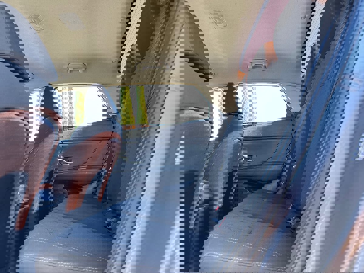 Used 2022 Hyundai Elantra SE image 16