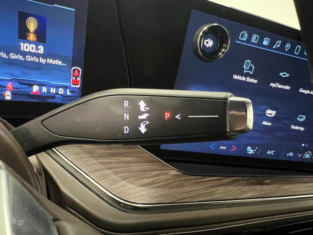 Used 2025 Chevrolet Suburban LT image 43