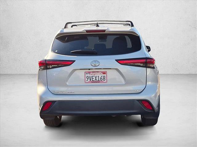 Used 2022 Toyota Highlander LE FWD image 6