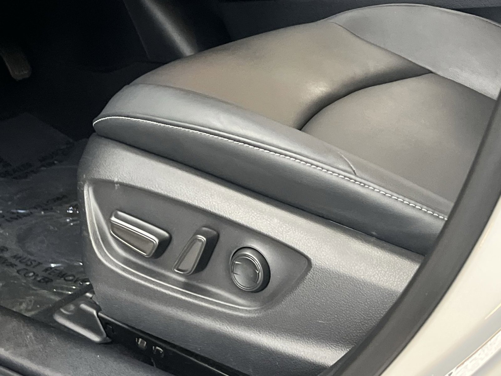 Used 2020 Toyota Prius Prime Limited image 12