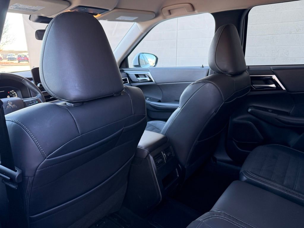 Used 2023 Mitsubishi Outlander SE image 22