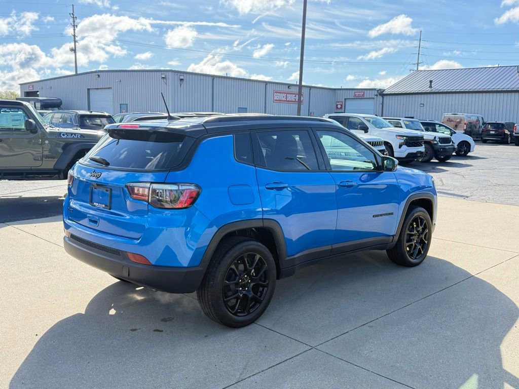 Used 2023 Jeep Compass Latitude AWD/4WD image 7