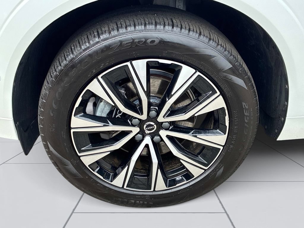 Used 2025 Volvo XC60 B5 Plus AWD/4WD image 12