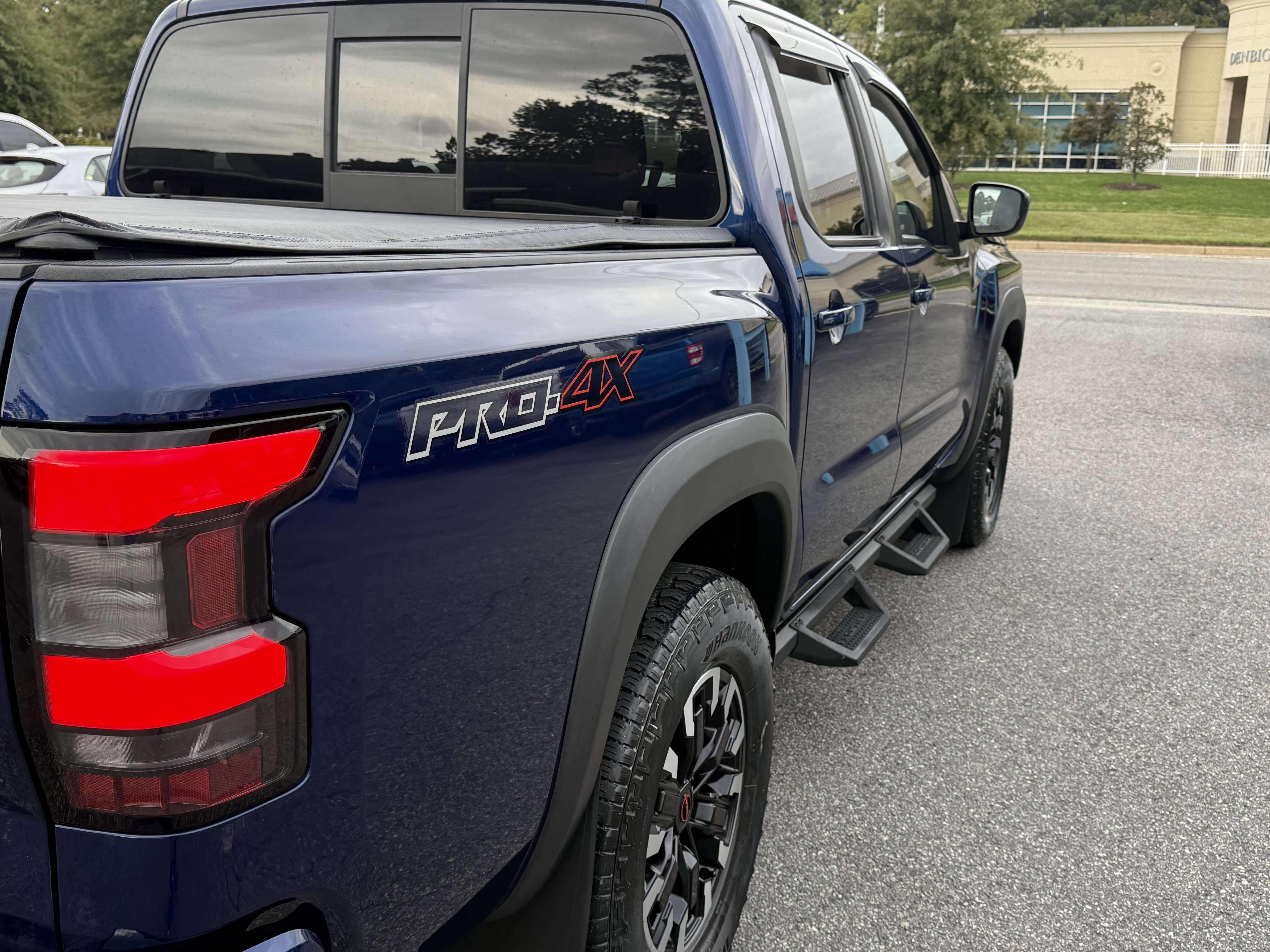 Used 2022 Nissan Frontier PRO-4X w/ Off-Road Protection Package image 9