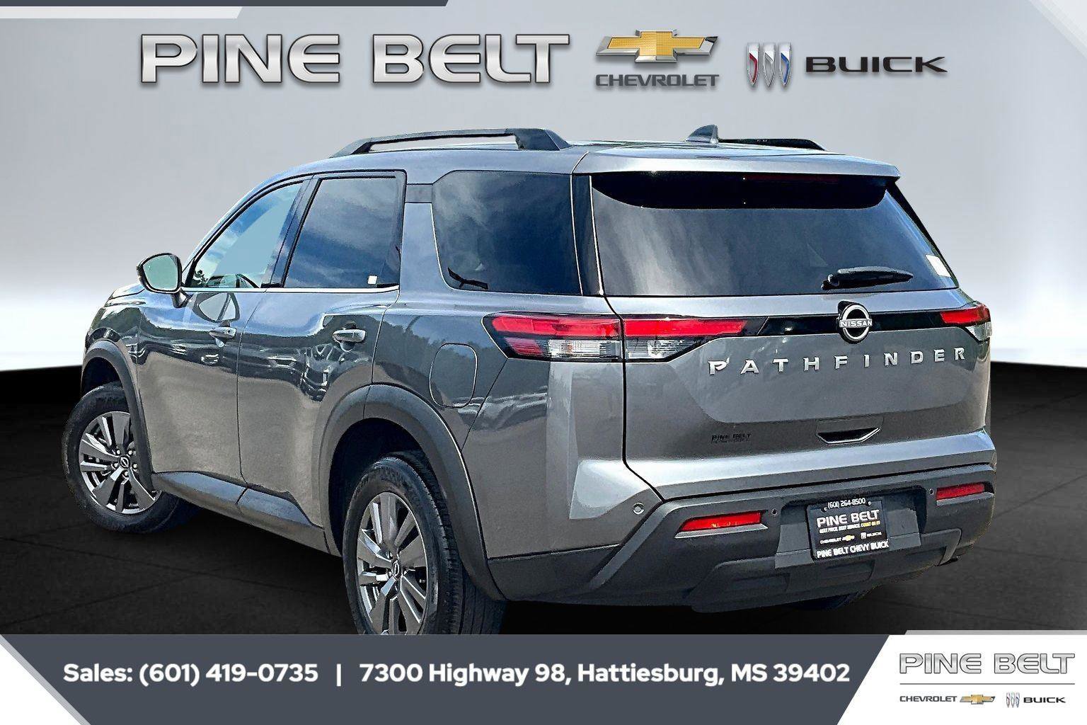 Used 2025 Nissan Pathfinder SV image 2