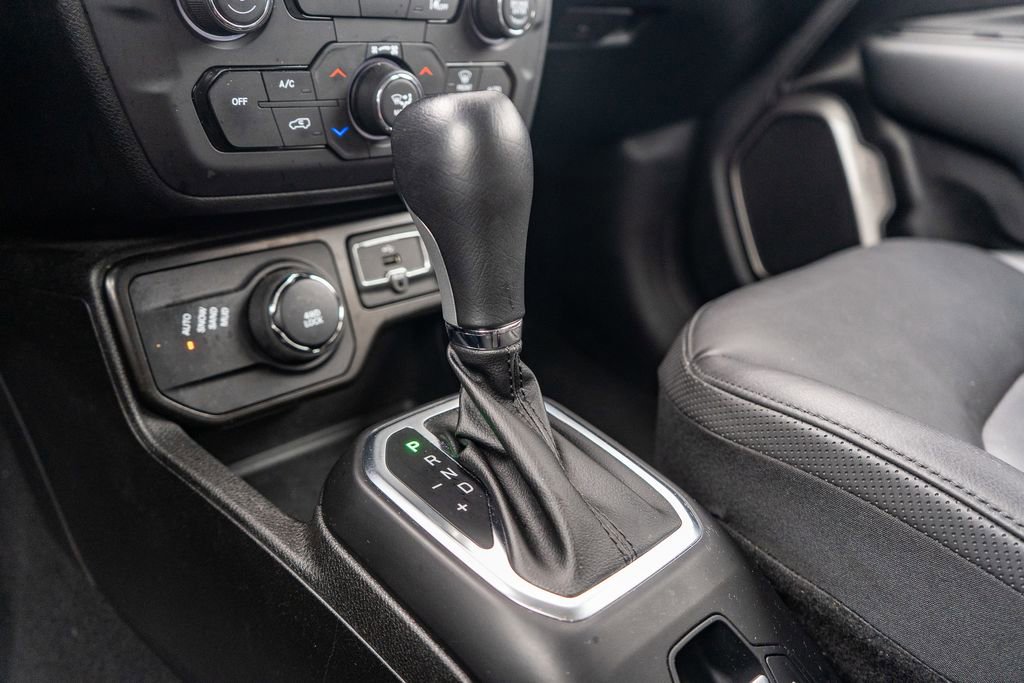 Used 2023 Jeep Renegade Limited image 25