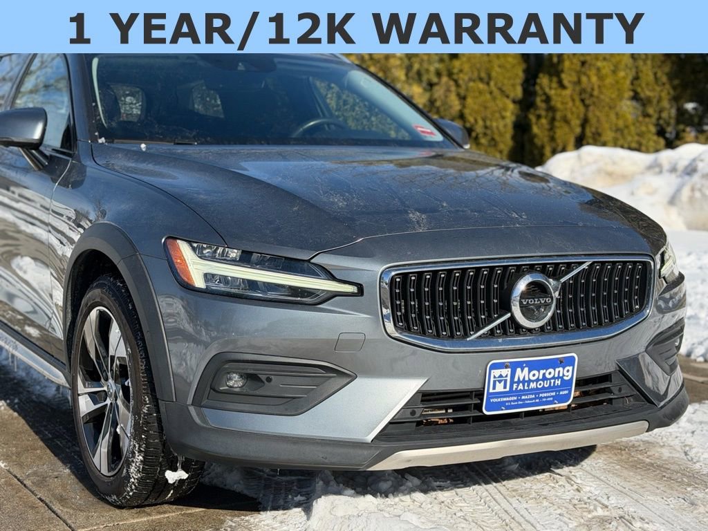 Used 2021 Volvo V60 T5 Cross Country image 3