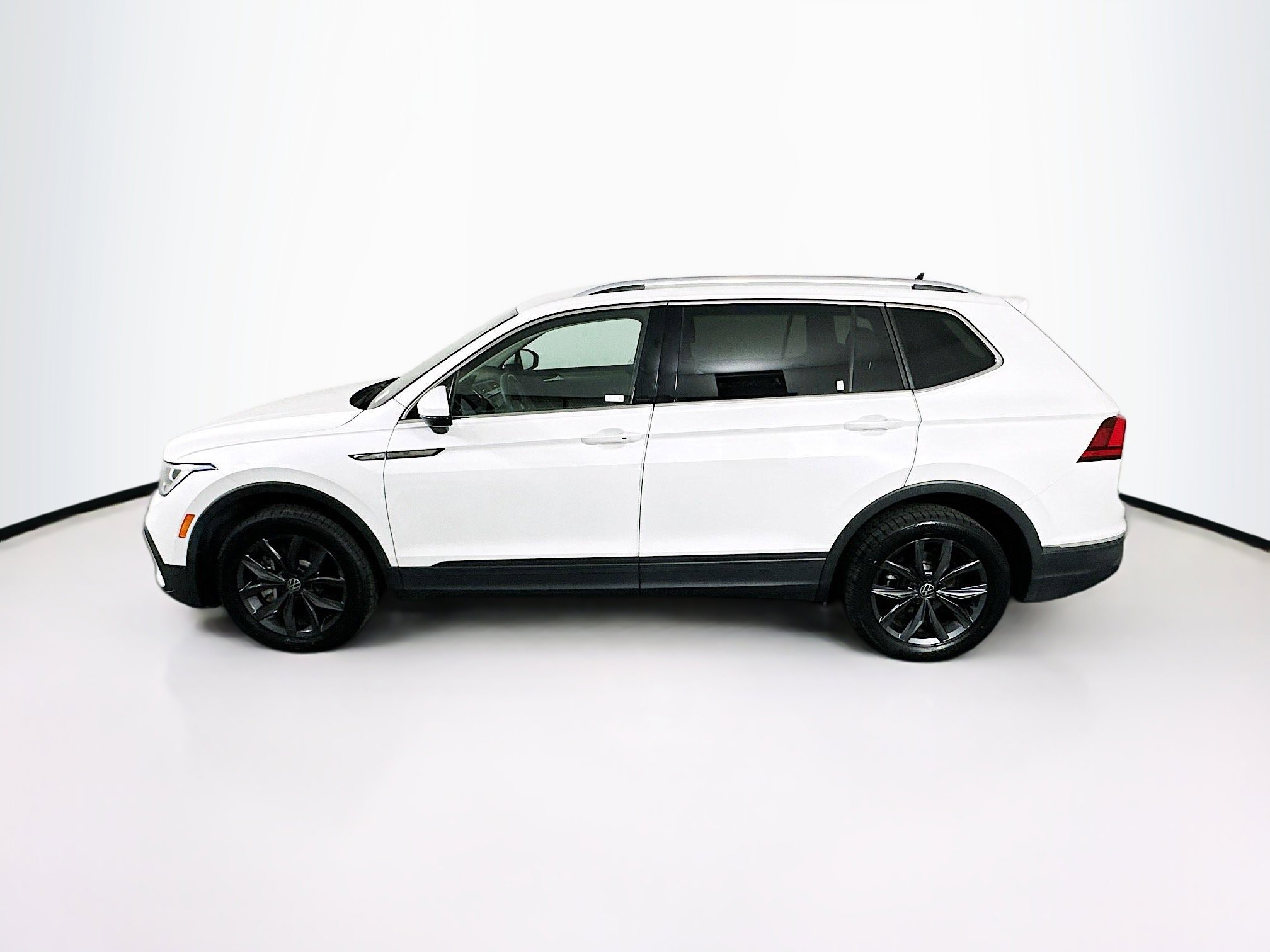 Used 2023 Volkswagen Tiguan SE image 4