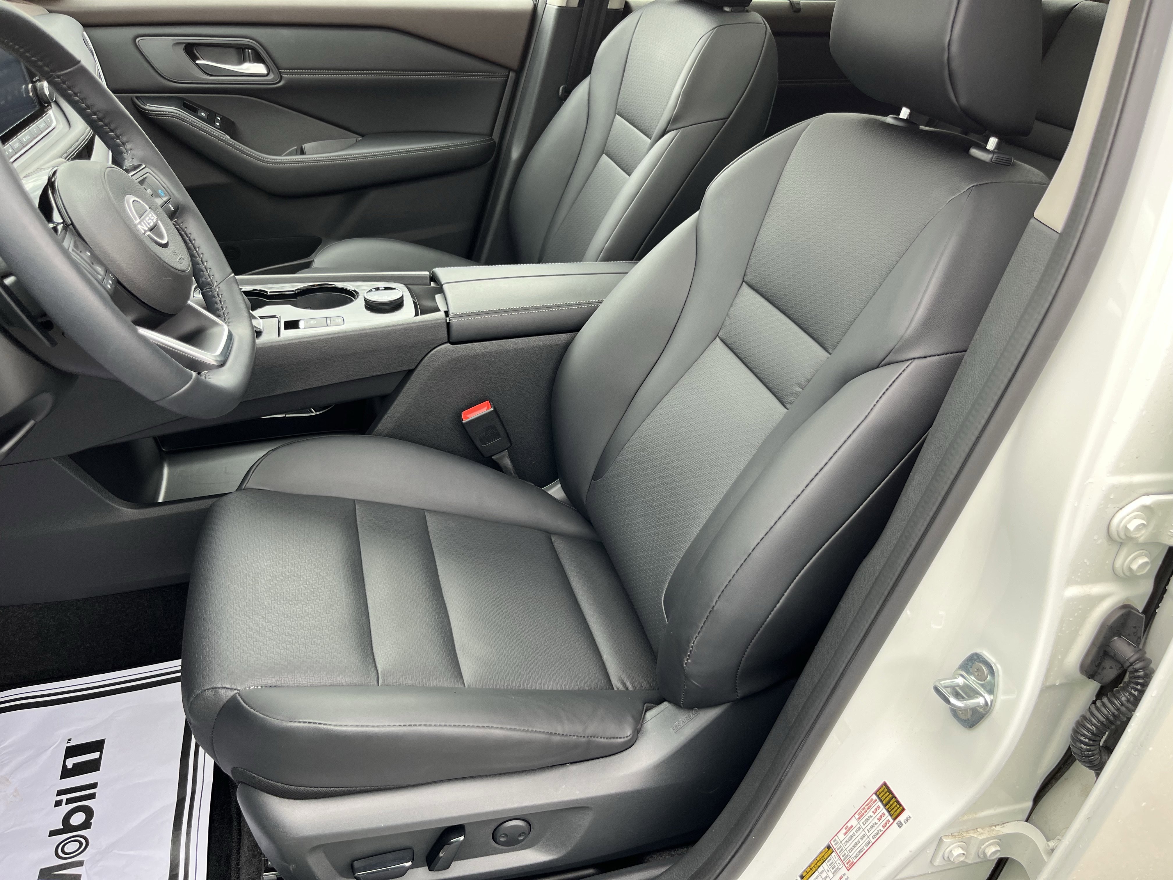 Used 2023 Nissan Rogue SV w/ SV Premium B Package AWD/4WD image 14