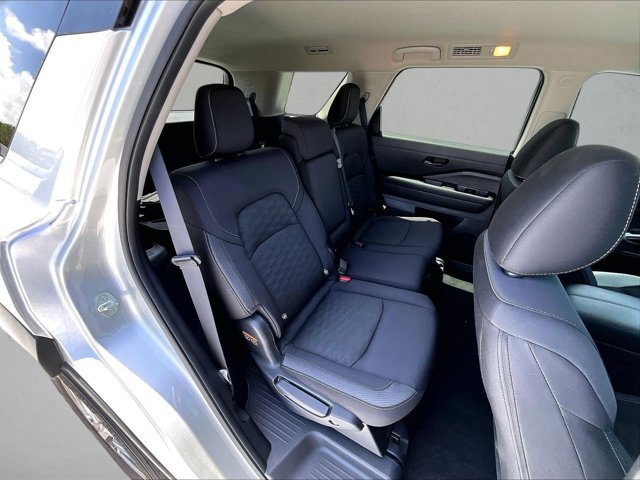 Used 2024 Nissan Pathfinder SV FWD image 29