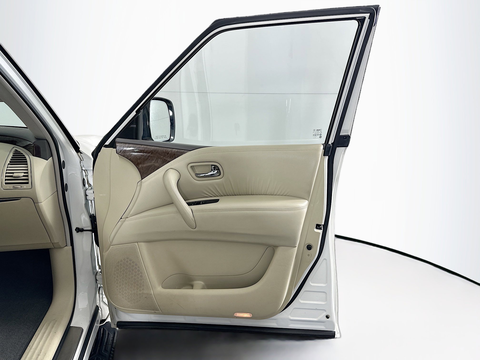 Used 2017 INFINITI QX80 2WD w/ Driver Assistance Package image 35