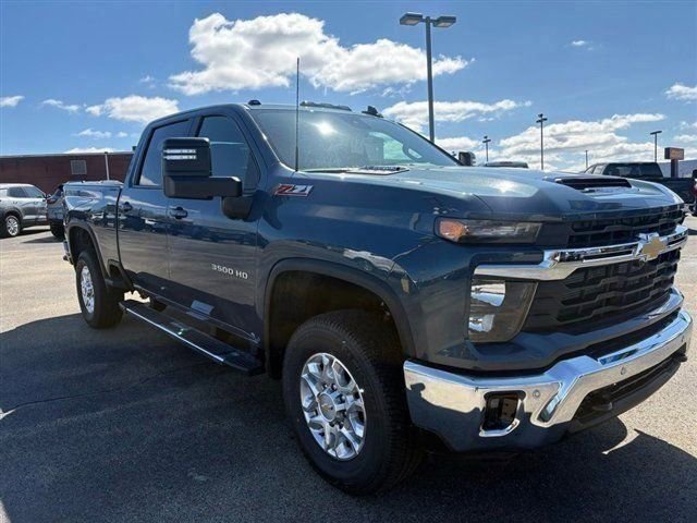 New 2026 Chevrolet Silverado 3500 LT w/ All Star Edition AWD/4WD image 3