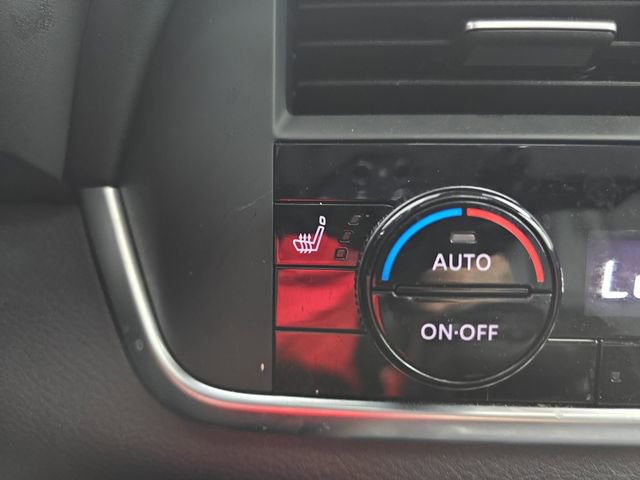 Used 2023 Nissan Rogue SV w/ SV Premium B Package image 32