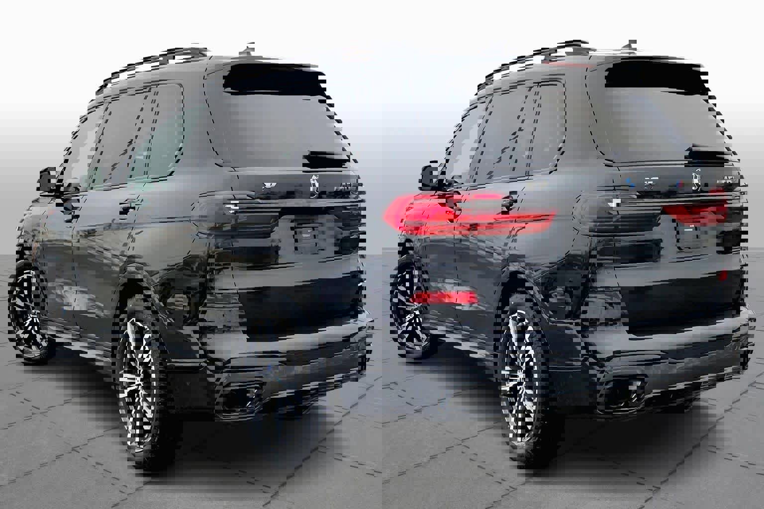 Used 2022 BMW X7 M50i image 11