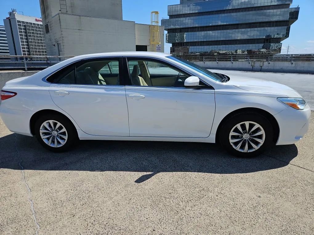 Used 2017 Toyota Camry LE image 4