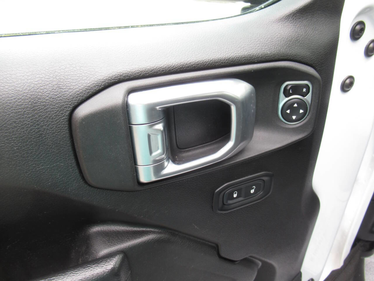 Used 2022 Jeep Gladiator Sport image 20