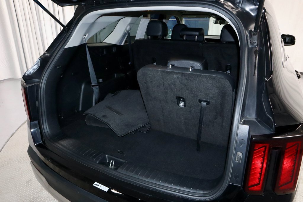 Used 2024 Kia Sorento S image 17