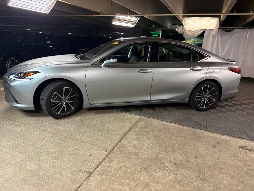 Used 2023 Lexus ES 350 w/ Premium Package FWD image 5