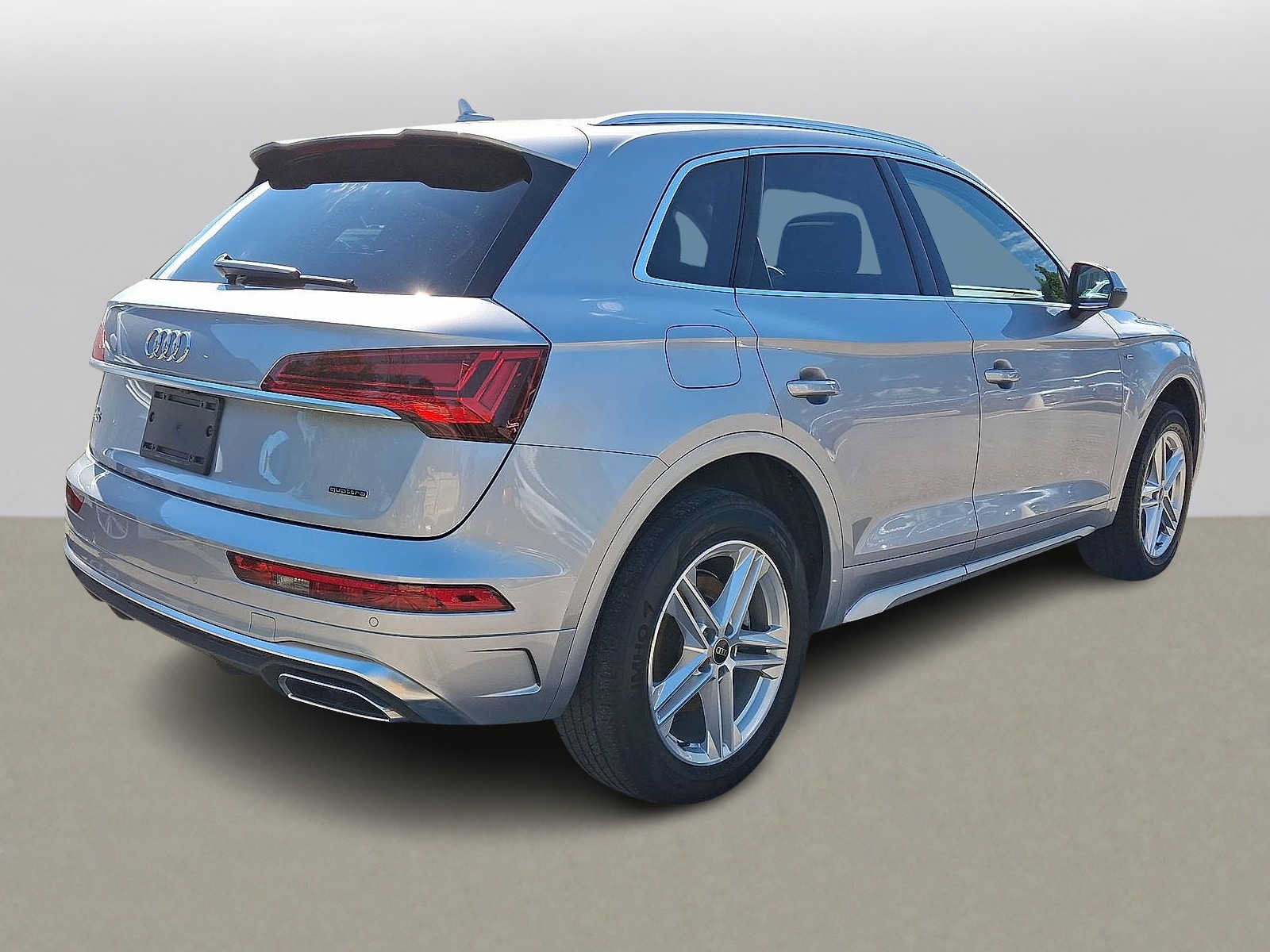 Used 2023 Audi Q5 e Premium w/ Convenience Package AWD/4WD image 31