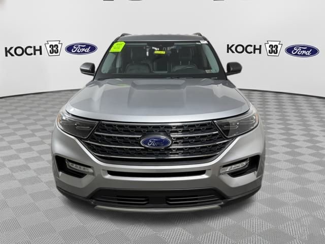 Used 2023 Ford Explorer XLT w/ Equipment Group 202A image 2