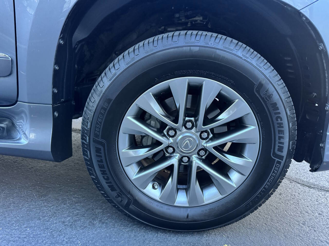 Used 2017 Lexus GX 460 Luxury w/ Preferred Accessory Package image 24