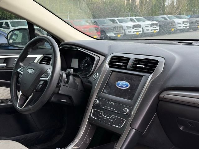 Used 2019 Ford Fusion SE w/ Equipment Group 151A FWD image 18