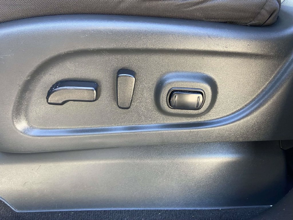 Used 2024 Nissan Titan SV w/ SV Convenience Package AWD/4WD image 10